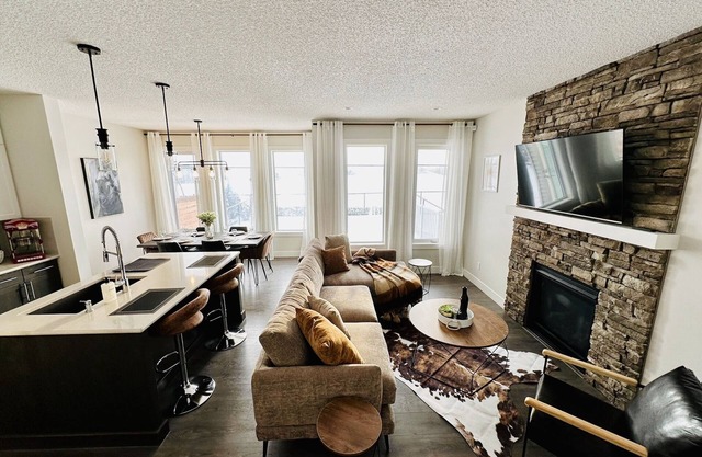 Luxury Retreat backing to a Park with Spray Park