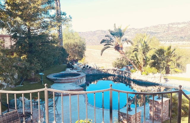 Luxury retreat fivenbedroom mountain paradise with pool Jacuzzi/grilled barbecue