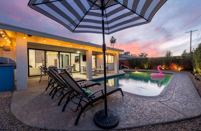 Luxury retreat in Old Town! 1mi to hot spots! Free heated pool & early check in