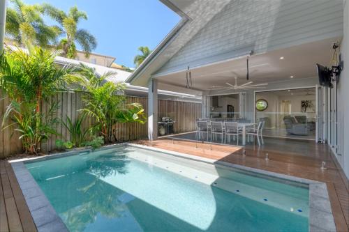 Luxury Retreat on Mudlo, 4 bedroom home with pool