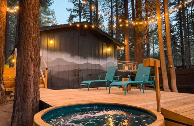 Luxury Retreat - Hot Tub, Views, 3 Decks & Swingsn