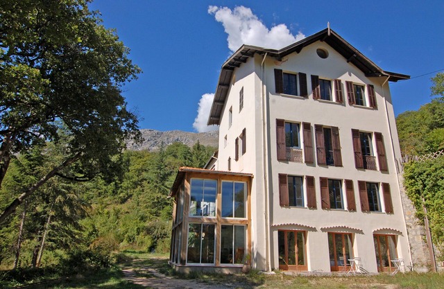 Luxury Riverside Mansion 40 mins from Nice Cote 'dAzur Airport
