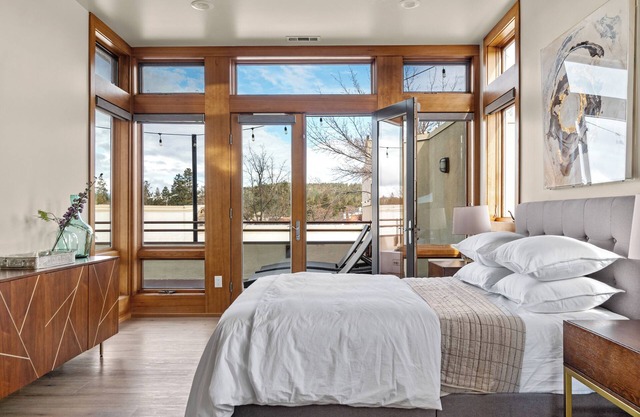Luxury Rooftop Condo in the Heart of Downtown Bend, Cascade Mountain views