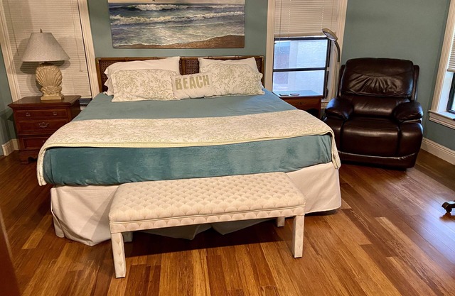 LUXURY ROOM with KING TEMPUR-PEDIC BED -IN EQUESTRIAN COMMUNITY