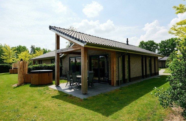 Luxury semi-detached vacation villa for 6 people with Private Jacuzzi