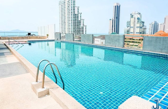 Luxury & serenity in pattaya - c-view residence