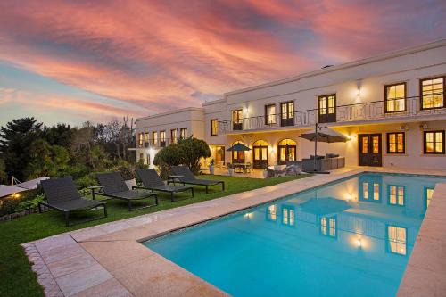 Luxury Serviced Villa in Constantia
