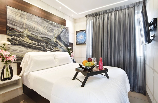 Luxury Single Room with Window