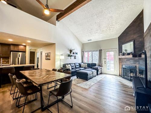 Luxury Ski Condo With Hot Tub