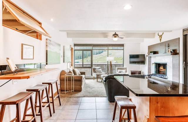 Luxury Ski In/Ski Out Condo Sleeps 7 W/Slopeside View & Wood-Burning Fireplace