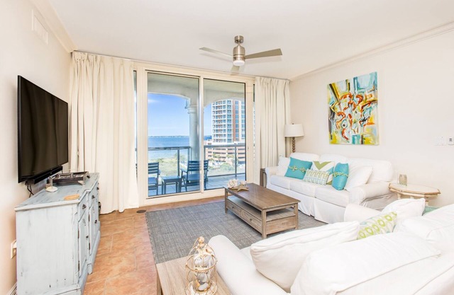 Luxury Sky Home Bay Views Sleeps 7 Balcony Grill