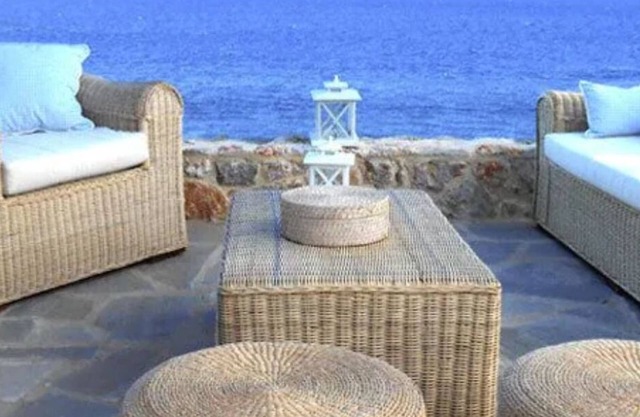 Luxury Small Seafront Villas With Exclusive Sun Patio