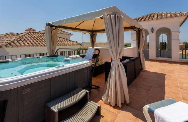 Luxury Spa and golf villa Denton