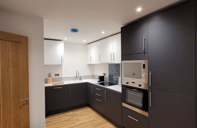 Luxury Spacious 1 Bed Flat In Rochester Strood In Central Location
