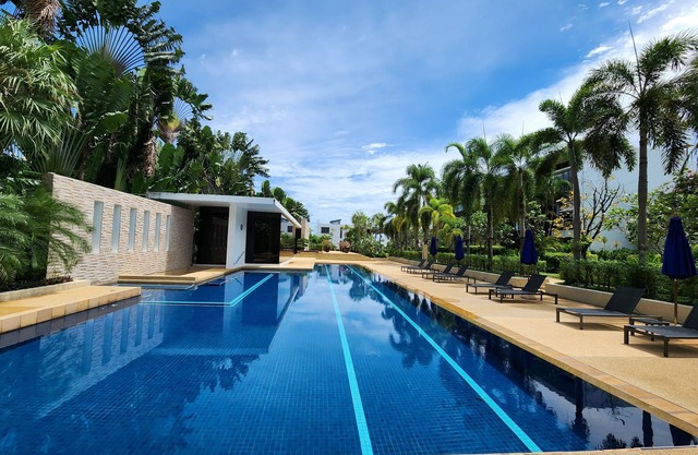 Luxury spacious family penthouse Layan Laguna