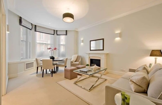 Luxury split level 1 bed apartment in Mayfair