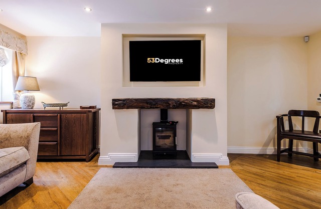 Luxury Stables in Beeston | 53 Degrees Property | Countryside - Sleeps 6