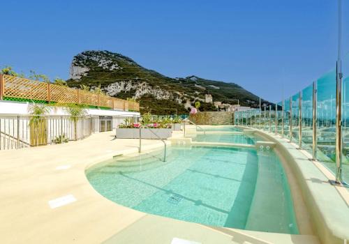 Luxury stay, resort - style pools & spa - prime