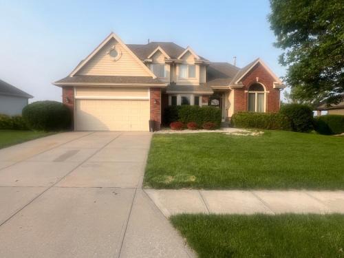 Luxury stay with 4 beds and 3 baths! Walk to golf!