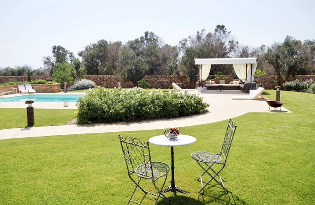 Luxury stone house, 4 BDRs, 12x5m private pool, large patio, garden, bbq area
