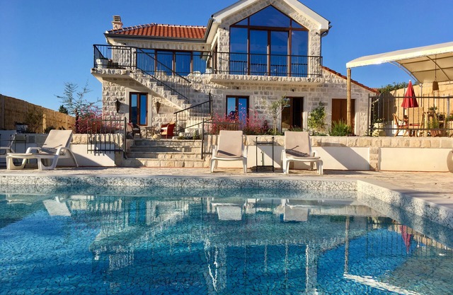 LUXURY STONE VILLA, INFINITY POOL, STUNNING SEA & MOUNTAIN VIEWS OVER BOKA BAY