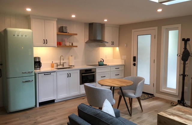 Luxury Studio 3 blocks to UofO, King Bed