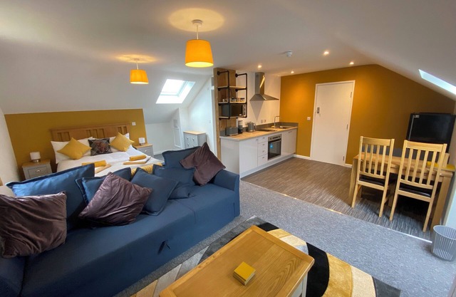 Luxury studio apartment, family friendly, pets welcomed, with site facilities.