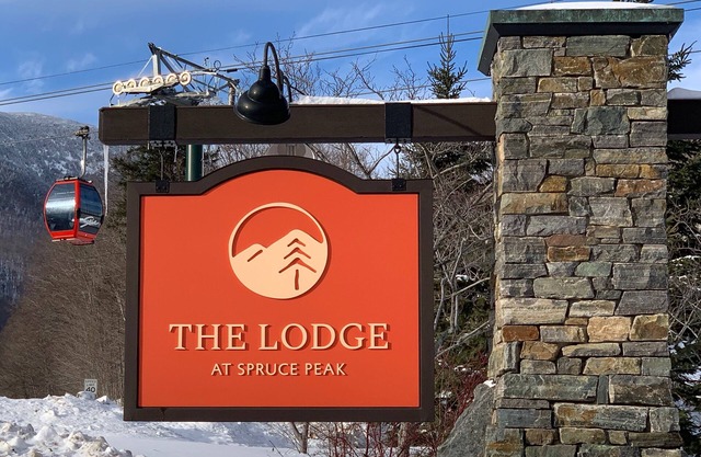 Luxury Studio Available Ski in -ski out Village Plaza & Spruce Peak View