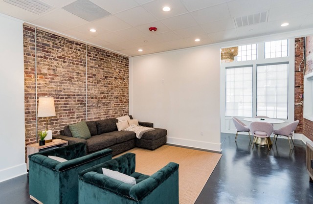 Luxury Studio Loft in theatre district BHM