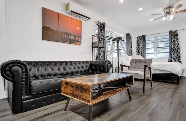 Luxury Studio near Everything - Parking - Beach
