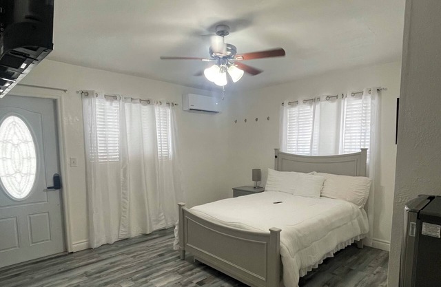 Luxury Studio with Private Entrance Near Hard Rock Stadium.