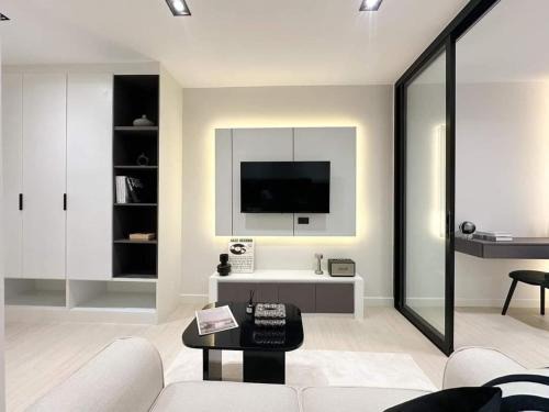 Luxury Suite Cozy King BedSwimmingPooll Train