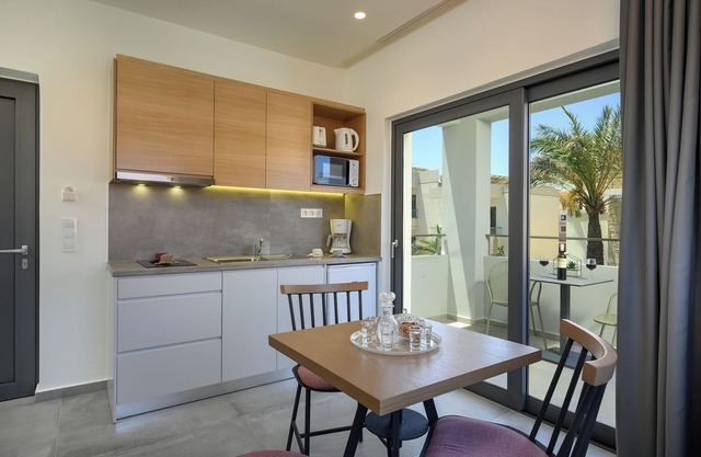 Luxury Suites | Modern Athina Suites In Platanias with Pool