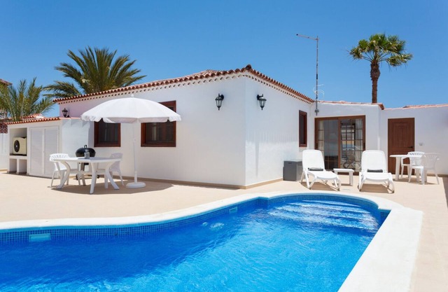 LUXURY SUNNY HOLIDAY HOME WITH PRIVATE POOL