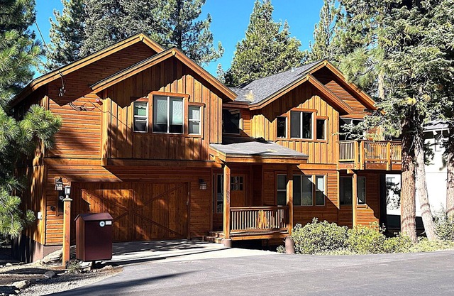 Luxury Tahoe Vista/Kings Beach Vacation Home - Summer Retreat