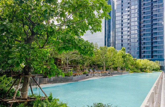 Luxury Living with highrise condo