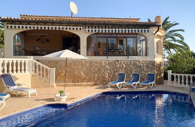 Luxury Three Bedroom Detached Villa - Private Pool, Barbecue Terrace & Sea Views