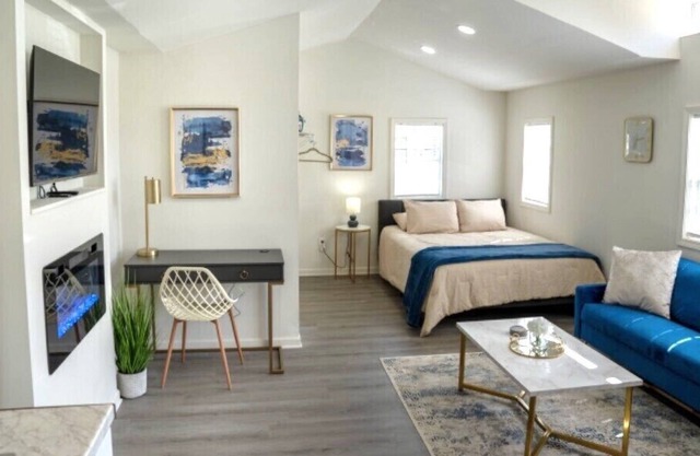 Luxury Tiny House for 2 in Downtown Concord
