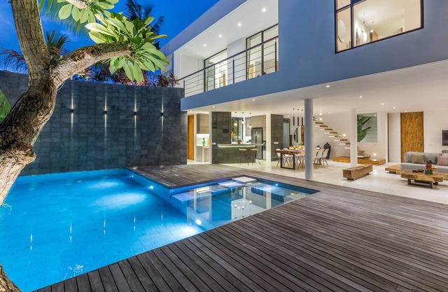 Luxury Touch Cozy Villa Walkable to the Famous Sunset Beach & shopping in BALI