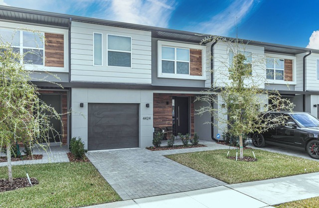 Luxury Townhome near attractions!