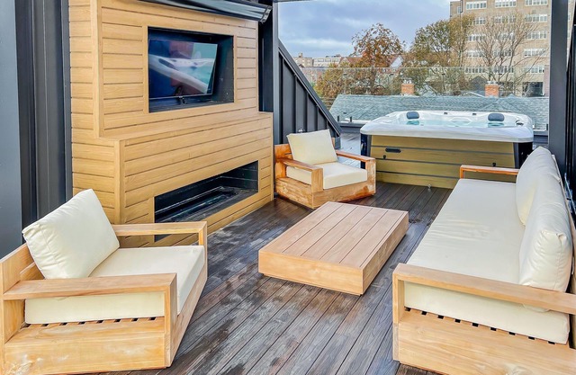 Luxury townhome - Rooftop Patio - Hot Tub