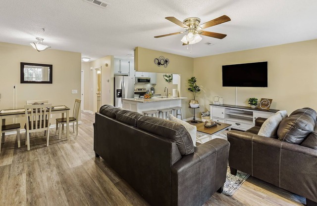 Luxury Townhouse 5 min from Fort Novosel and downtown Enterprise