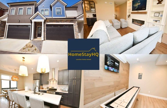 Luxury Townhouse near Notre Dame with Fireplace & Pit (1418)