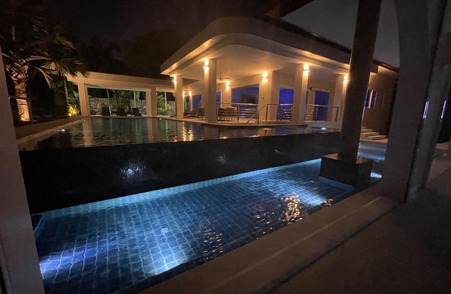 Luxury Tropical Pool Villa – 5 Bedrooms, Perfect for Families & Groups