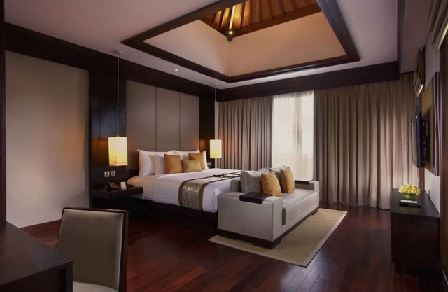 Luxury Tropical Villa in Nusa Dua, Only 15 Mins Drive to Jimbaran Bali