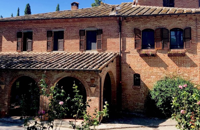 Luxury Tuscan Villa - 6 Bed/6 Bath- Pool & Gym -Sleeps 12 (Entire Property)