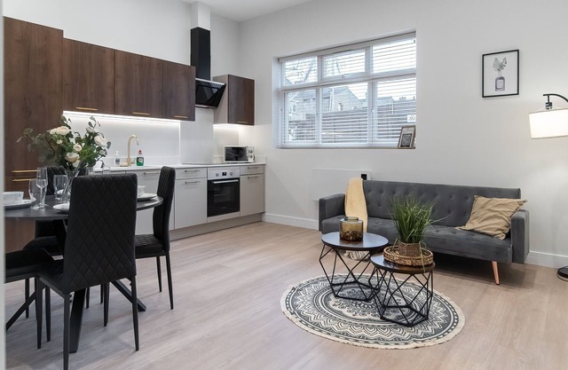 Luxury Two Bed Apartment in Southend-on-Sea 2