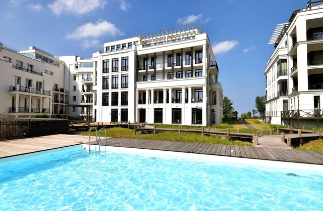 Luxury vacation apartment "Küstenblick" in Villa Claire on the beach in Sellin