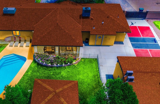 Luxury Vacation Villa 5,500 sqft 5 mins STRIP with FREE Heated pool