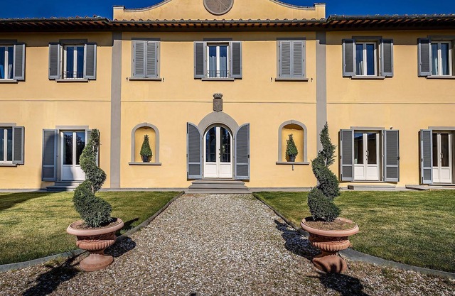 Luxury Villa Tolomei Gucci With Swimming Pool